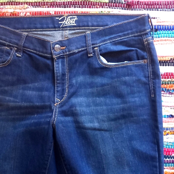 Old Navy The Flirt Flare Leg Jeans- #1670 - Picture 5 of 12